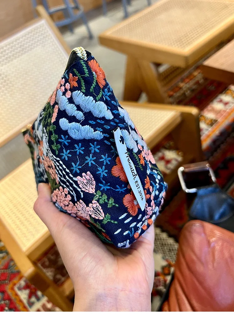 Floral Embroidered Makeup Bag Vacation Fabric Small Handbag Girls Travel Business Trip Portable Zipper Storage Bag