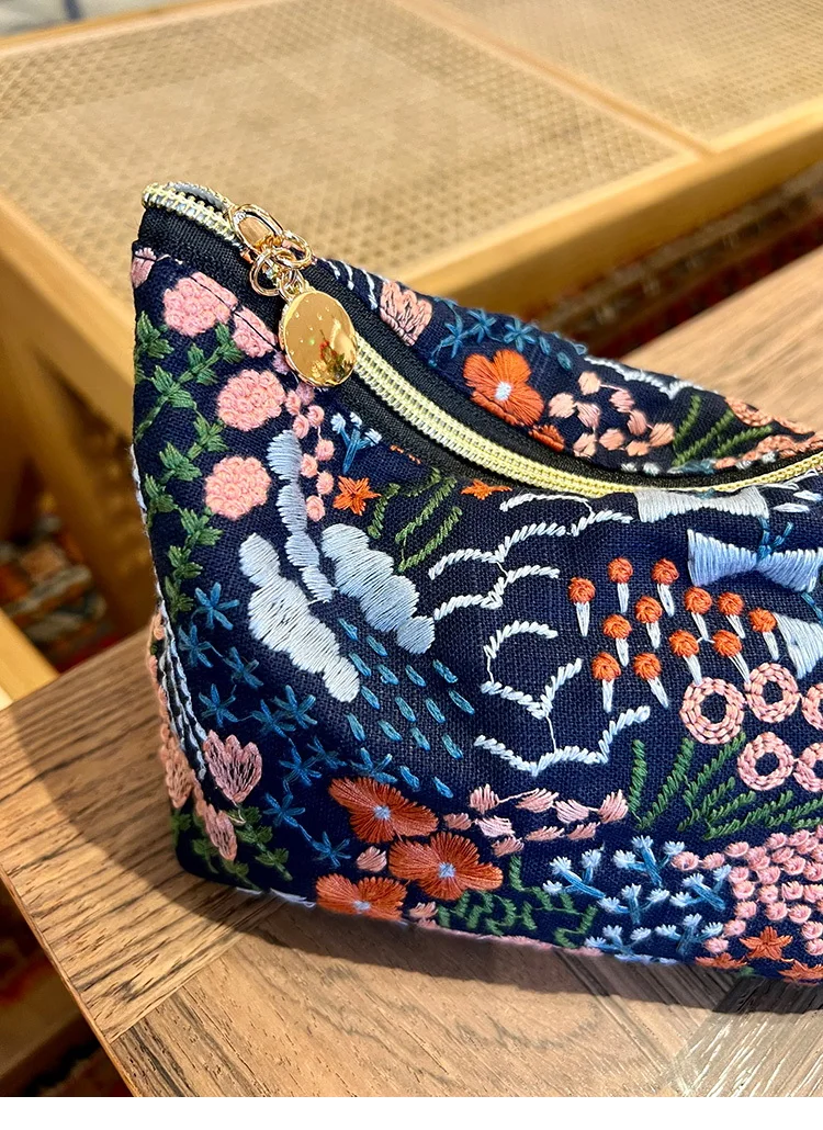 Floral Embroidered Makeup Bag Vacation Fabric Small Handbag Girls Travel Business Trip Portable Zipper Storage Bag