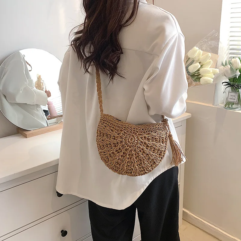 Fashion Semicircle Straw Woven Shoulder Crossbody Bag Travel Small Handbag Ladies Summer Handmade Rattan Tassel Design Beach Bag
