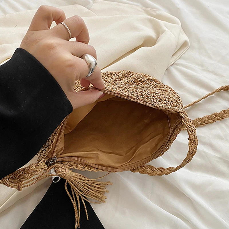 Fashion Semicircle Straw Woven Shoulder Crossbody Bag Travel Small Handbag Ladies Summer Handmade Rattan Tassel Design Beach Bag