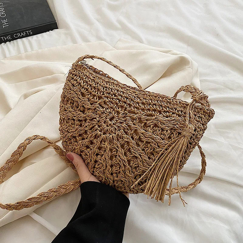 Fashion Semicircle Straw Woven Shoulder Crossbody Bag Travel Small Handbag Ladies Summer Handmade Rattan Tassel Design Beach Bag