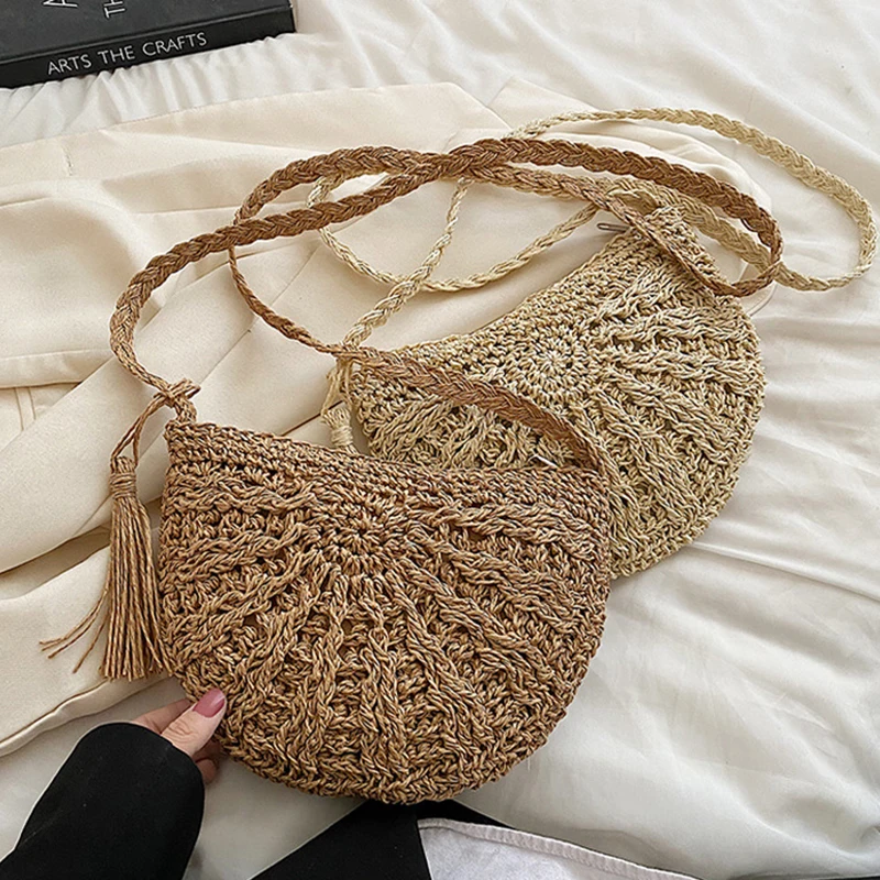 Fashion Semicircle Straw Woven Shoulder Crossbody Bag Travel Small Handbag Ladies Summer Handmade Rattan Tassel Design Beach Bag