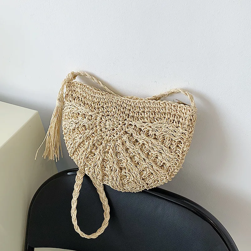 Fashion Semicircle Straw Woven Shoulder Crossbody Bag Travel Small Handbag Ladies Summer Handmade Rattan Tassel Design Beach Bag