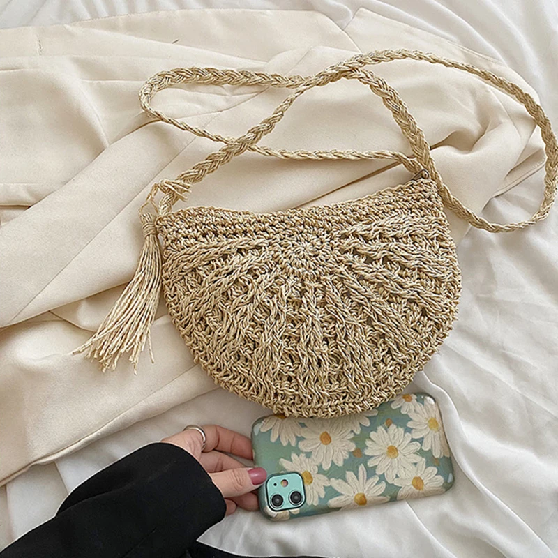 Fashion Semicircle Straw Woven Shoulder Crossbody Bag Travel Small Handbag Ladies Summer Handmade Rattan Tassel Design Beach Bag