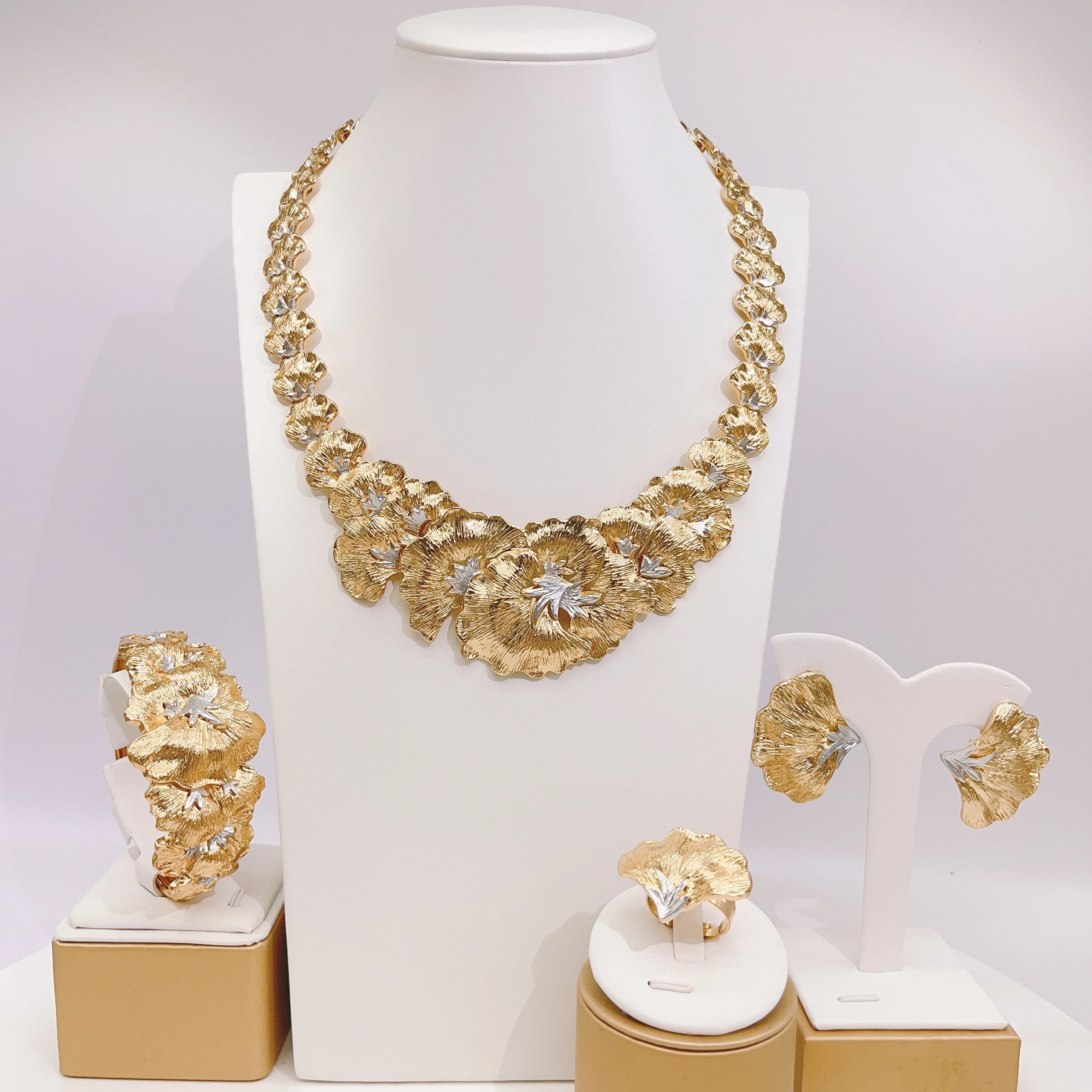 Gold Plated Woman Jewelry Set Luxurious Flower Necklace Earrings Elegant Woman Dinner and Wedding Bijoux SYHOL