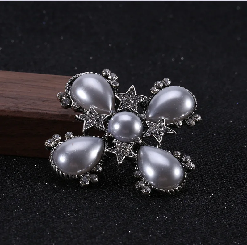 Vintage brooch accessory with pearl and rhinestone mink fur badge pin buckle autumn and winter clothing corsage