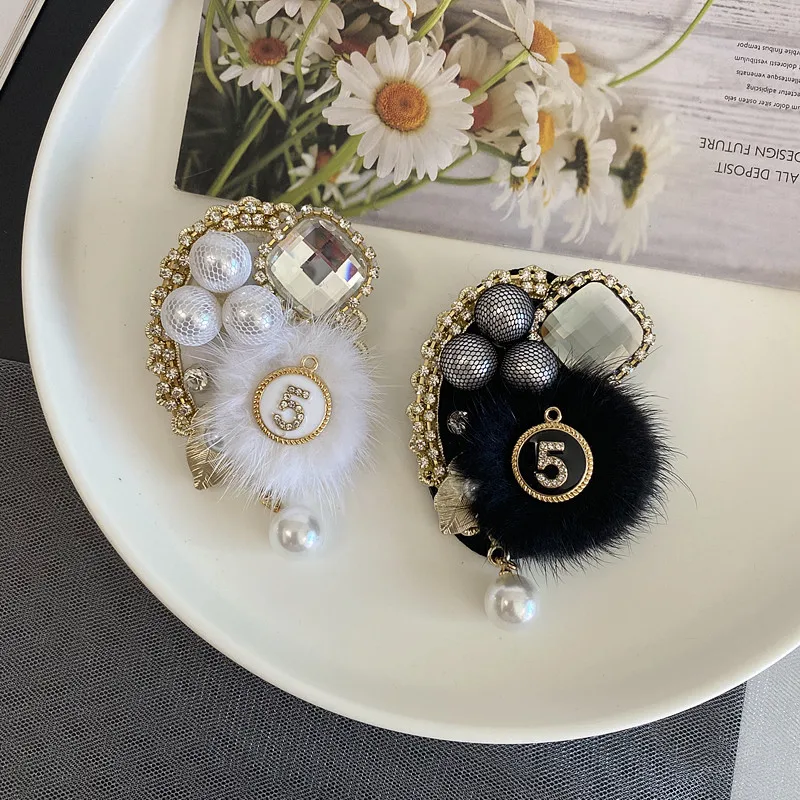 Vintage brooch accessory with pearl and rhinestone mink fur badge pin buckle autumn and winter clothing corsage
