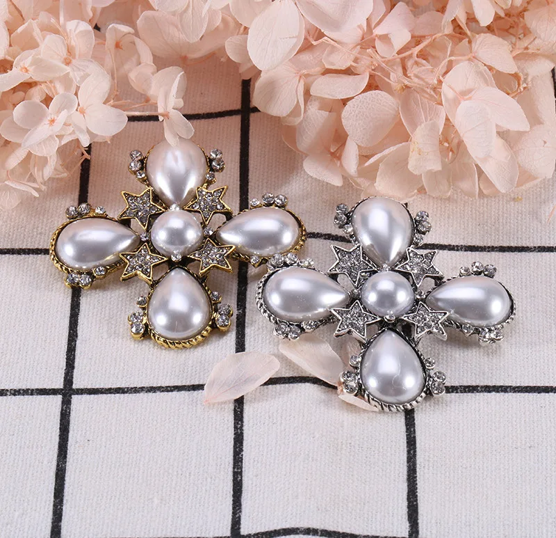 Vintage brooch accessory with pearl and rhinestone mink fur badge pin buckle autumn and winter clothing corsage