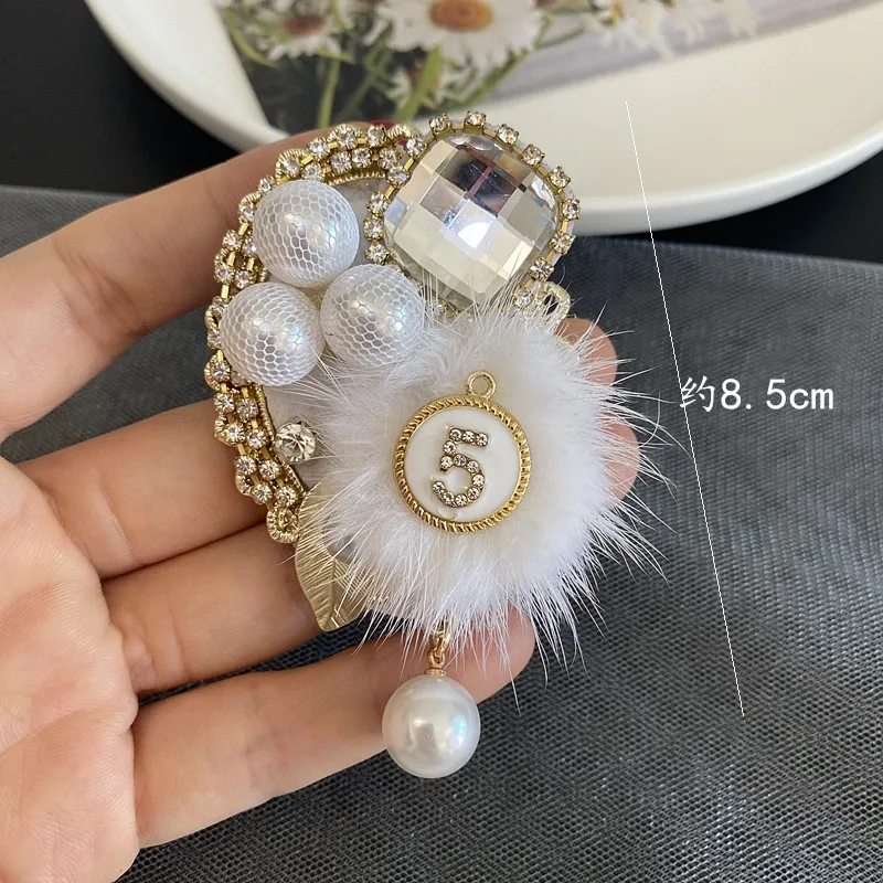 Vintage brooch accessory with pearl and rhinestone mink fur badge pin buckle autumn and winter clothing corsage