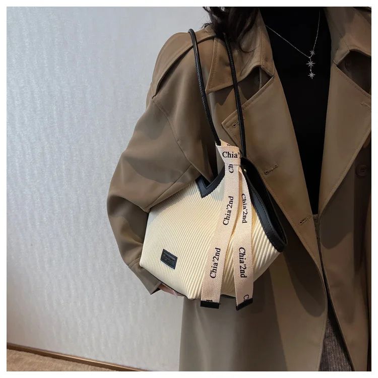 PU Women's Bags Fashion Ladies Designer Luxury Women Shoulder Handbag Large Capacity Heart-shaped Tote Bag Bolsos De Mujer 2026