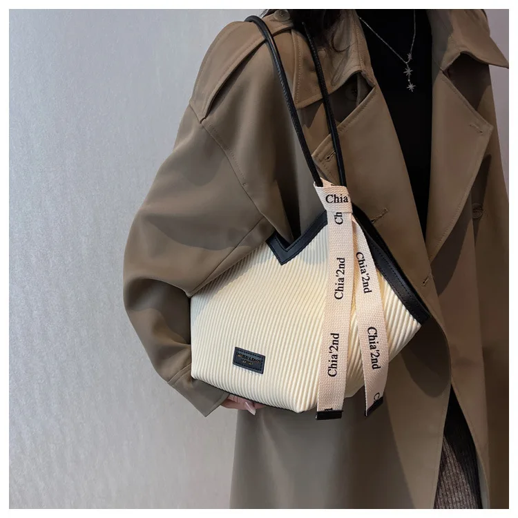 PU Women's Bags Fashion Ladies Designer Luxury Women Shoulder Handbag Large Capacity Heart-shaped Tote Bag Bolsos De Mujer 2026