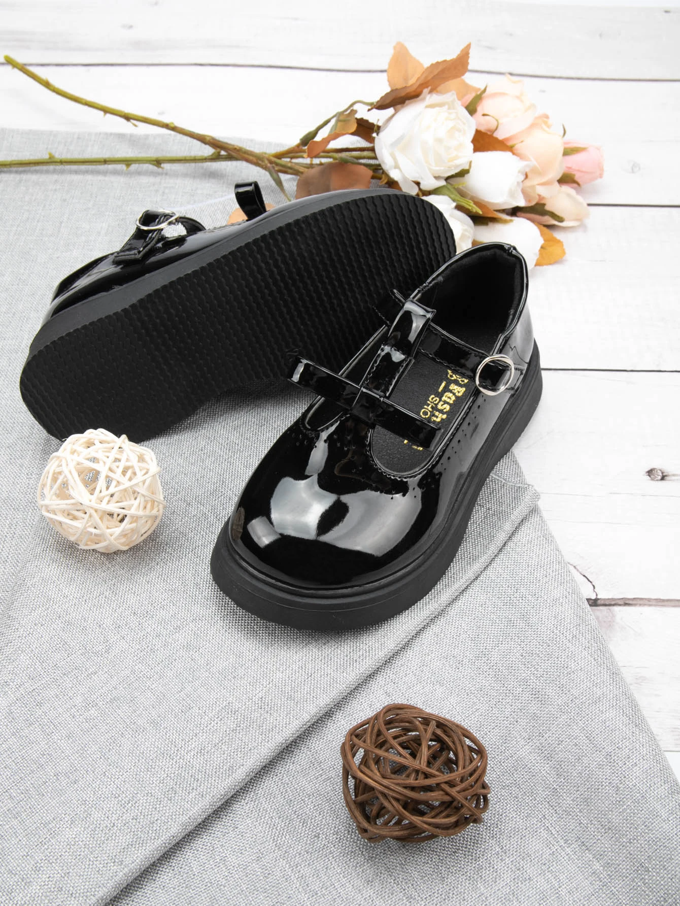 New Fashion Children's Shoes Simple Bow T Buckle Black Leather Shoes Classic Cute Versatile Princess Dress Shoes