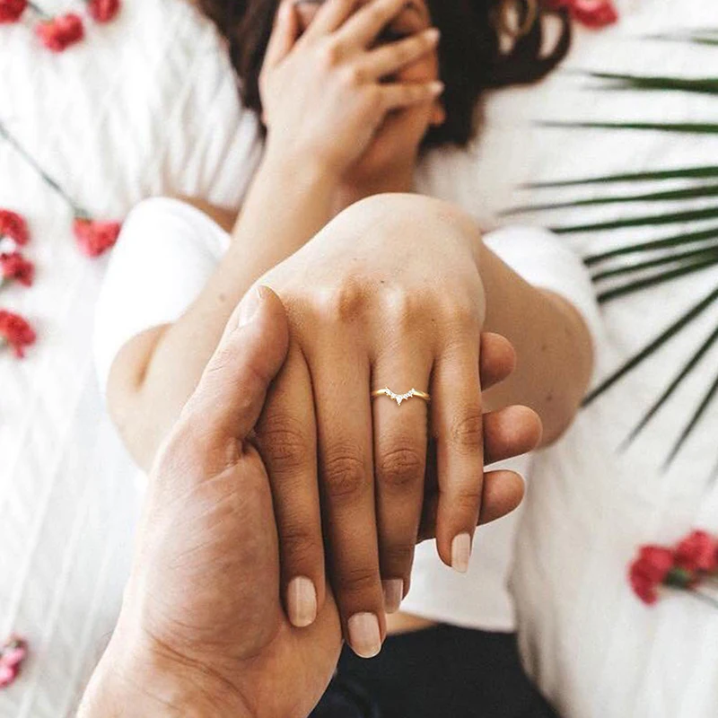 Trumium V Shaped Women Ring Crown Couple Rings Engagement Wedding Designer Copper Jewelry Anniversary Gifts Trendy Fashion