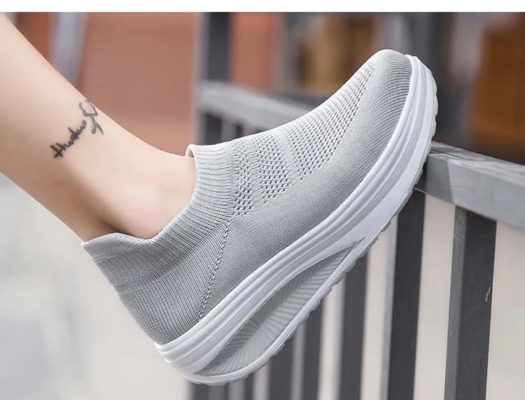 Sneakers Women Fashion Femme Women Shoes New Women's Vulcanized Shoes Sneakers Thick Bottom Slip On Female Women Shoe Plus Size