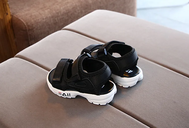 Girls Boys Children Sandals Lightweight Kids Shoes Children Beach Sandals New Non-slip Soft Bottom Breathable Girls Boys Shoes