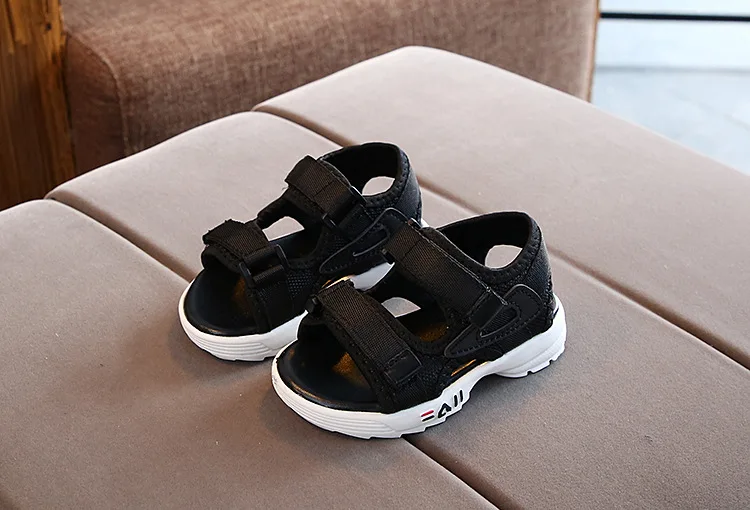 Girls Boys Children Sandals Lightweight Kids Shoes Children Beach Sandals New Non-slip Soft Bottom Breathable Girls Boys Shoes