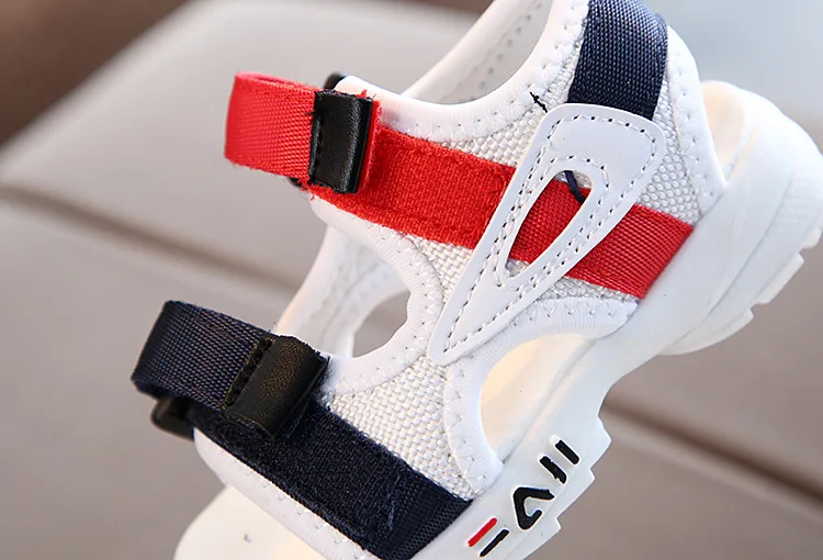 Girls Boys Children Sandals Lightweight Kids Shoes Children Beach Sandals New Non-slip Soft Bottom Breathable Girls Boys Shoes