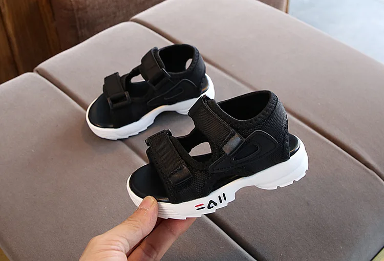 Girls Boys Children Sandals Lightweight Kids Shoes Children Beach Sandals New Non-slip Soft Bottom Breathable Girls Boys Shoes