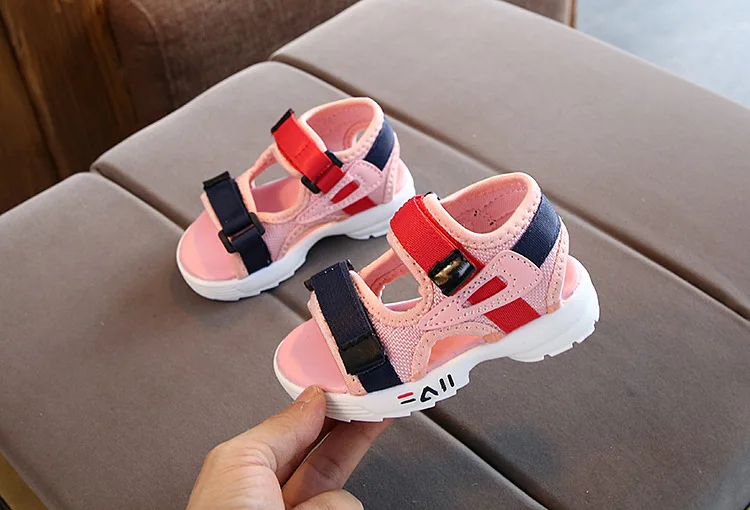 Girls Boys Children Sandals Lightweight Kids Shoes Children Beach Sandals New Non-slip Soft Bottom Breathable Girls Boys Shoes