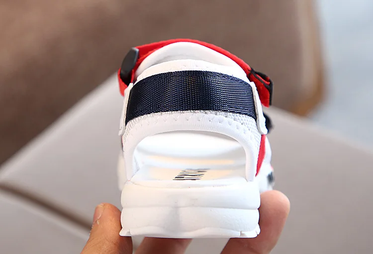 Girls Boys Children Sandals Lightweight Kids Shoes Children Beach Sandals New Non-slip Soft Bottom Breathable Girls Boys Shoes