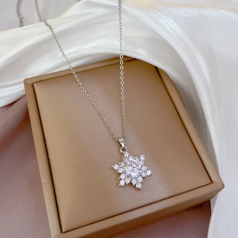 Luxury Golden Stainless Steel Lips Chain Star Pendant Necklace for women Charm Female Jewelry for Girl Gift Party