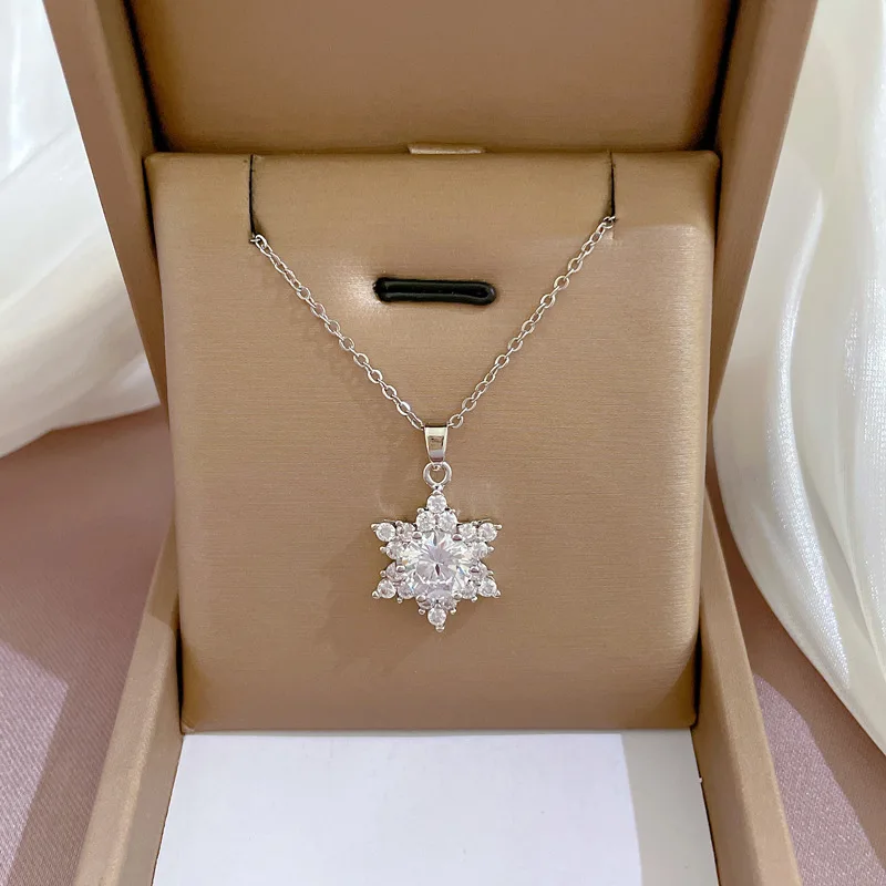 Luxury Golden Stainless Steel Lips Chain Star Pendant Necklace for women Charm Female Jewelry for Girl Gift Party