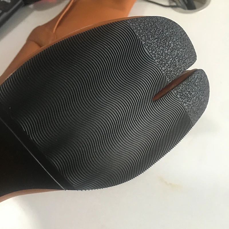 2026 Luxury Brand Design Leather Tabi Boots Fashion Round Chunky High Heel Ankle Boots For Women Autumn Winter Split Toe Shoes