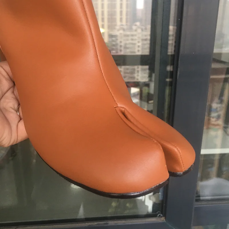 2026 Luxury Brand Design Leather Tabi Boots Fashion Round Chunky High Heel Ankle Boots For Women Autumn Winter Split Toe Shoes