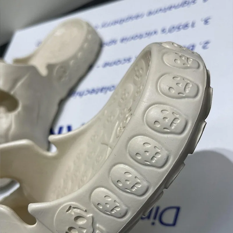 High Quality EVA Skull Design Slippers Summer Outdoor Novelty Slide Thick Sole Platform Beach Non Slip Men Women Cloud Sandal