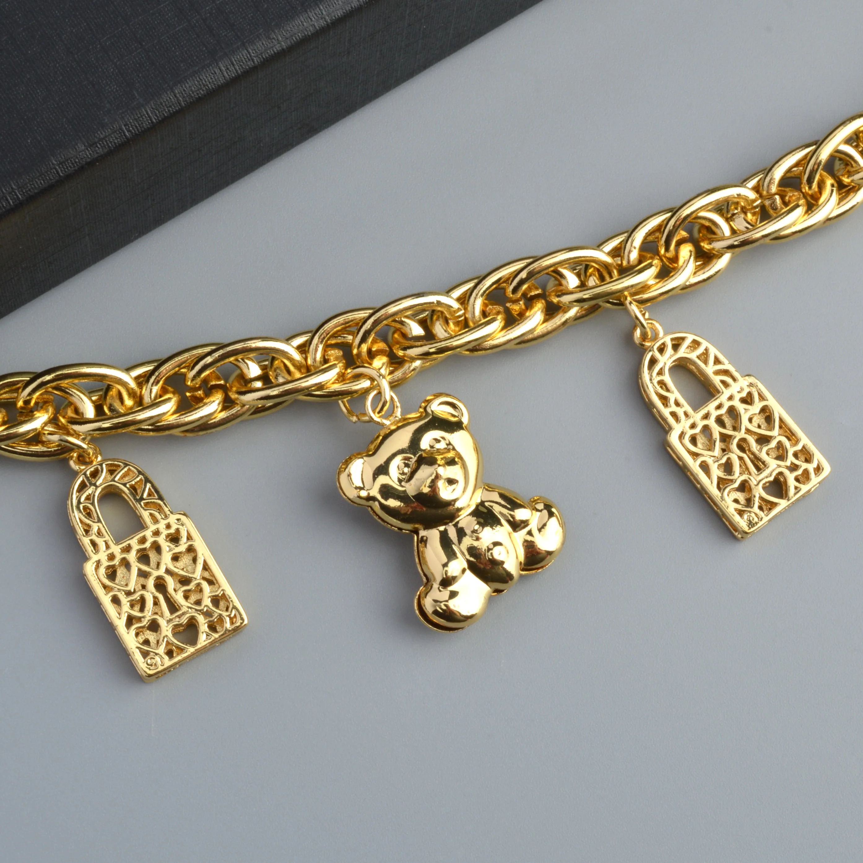 Diana Baby Link Chain Copper Gold Color Bear and Lock Bracelets for Women Wholesale Retail Fashion Jewelry Party Wedding Gift