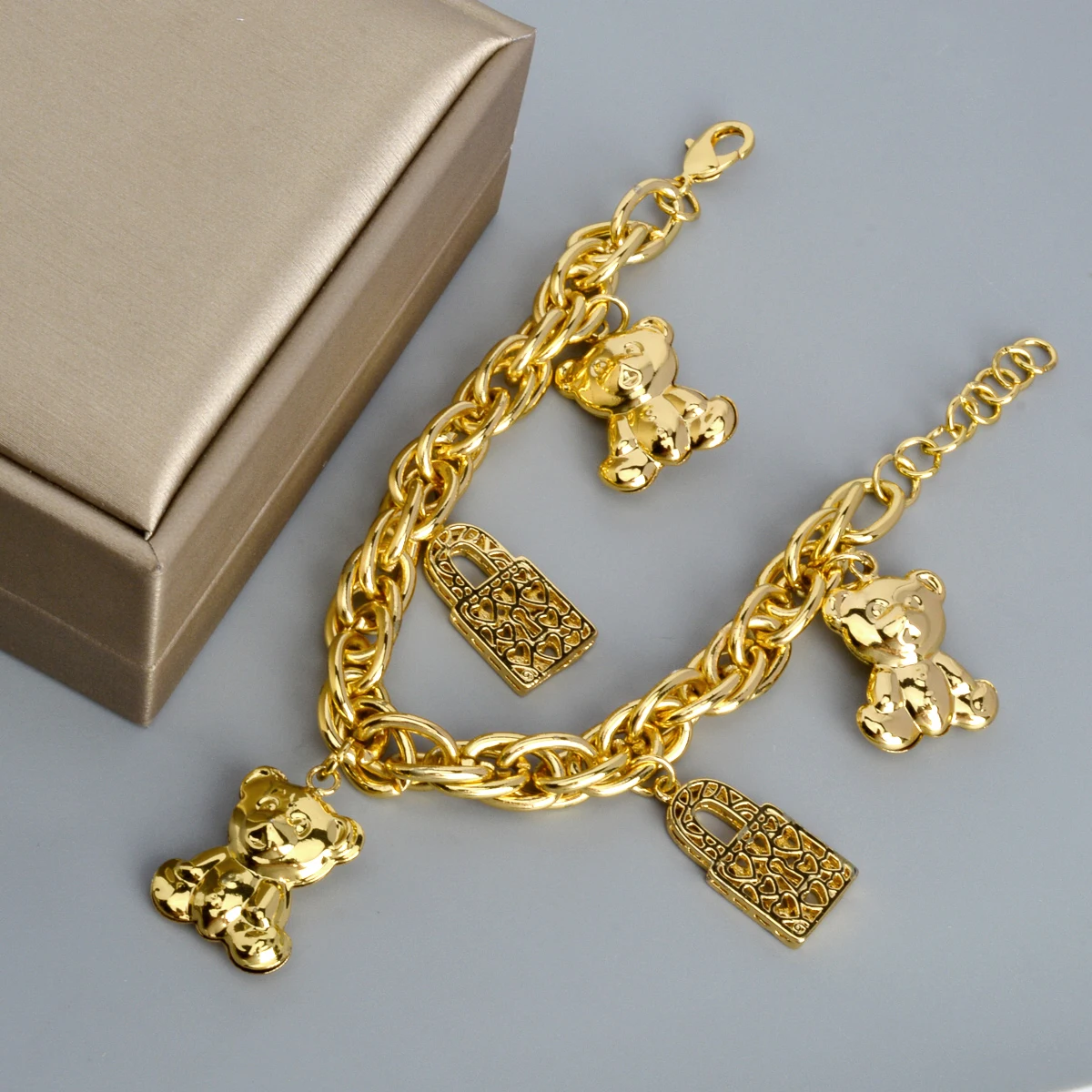 Diana Baby Link Chain Copper Gold Color Bear and Lock Bracelets for Women Wholesale Retail Fashion Jewelry Party Wedding Gift