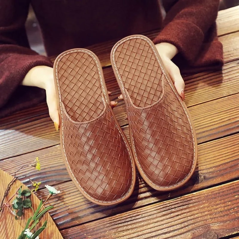 Affordable PU Leather Slipper Men's Home Shoes Winter Waterproof Slippers Unisex Indoor Shoes Room Guest Slipper Man Flip Flops