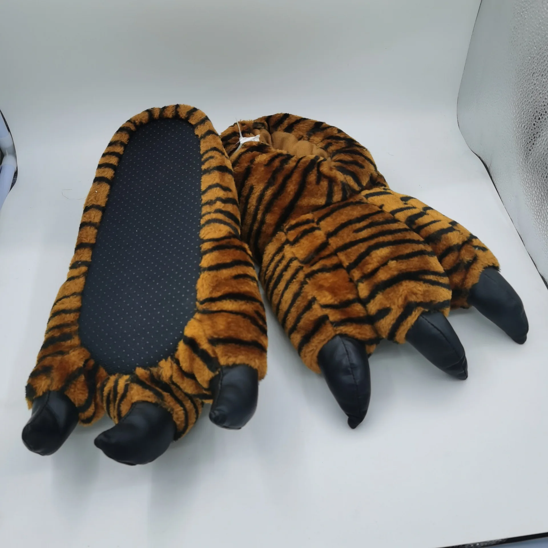 2022 New Arrival Men's Indoor Animal Claw Slippers Unisex Plus Size 44 45 Faux Fur Fluffy Slippers Shoes Men Women Furry Slides