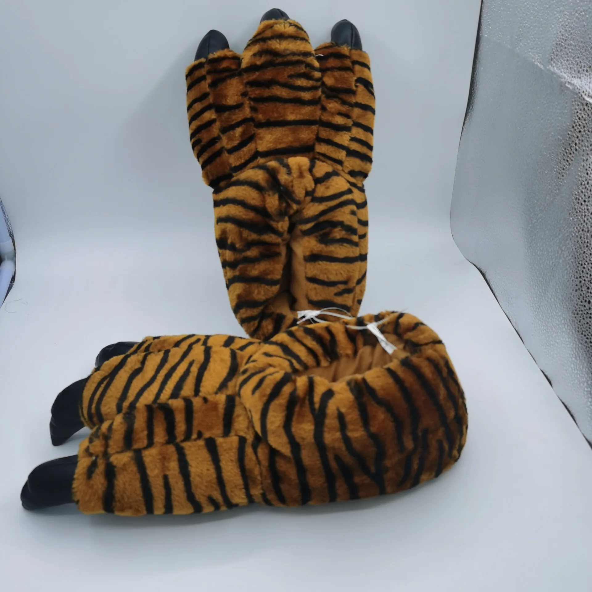 2022 New Arrival Men's Indoor Animal Claw Slippers Unisex Plus Size 44 45 Faux Fur Fluffy Slippers Shoes Men Women Furry Slides