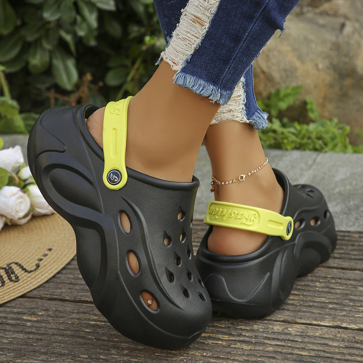 Women's Fashion Chunky Platform Sandals 2026 Summer Thick Sole EVA Clogs Garden Shoes for Women Outdoor Non Slip Beach Slippers