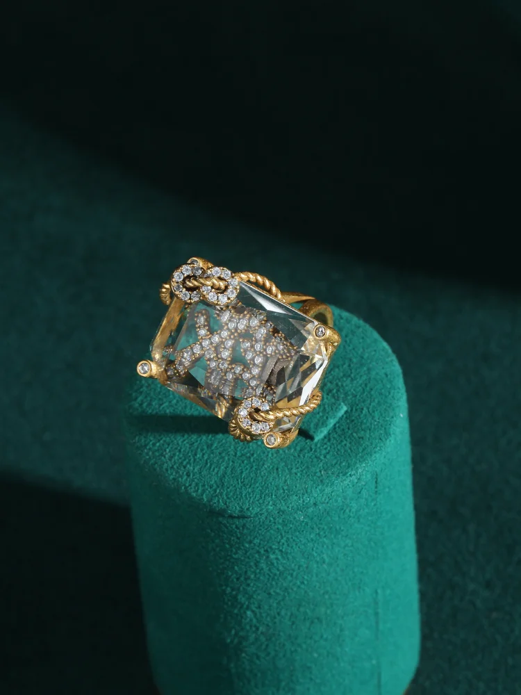 Vintage Luxury 18K Gold-Plated Natural Crystal Claw-Set Decorative Ring for Women - Fashionable Personal Gift
