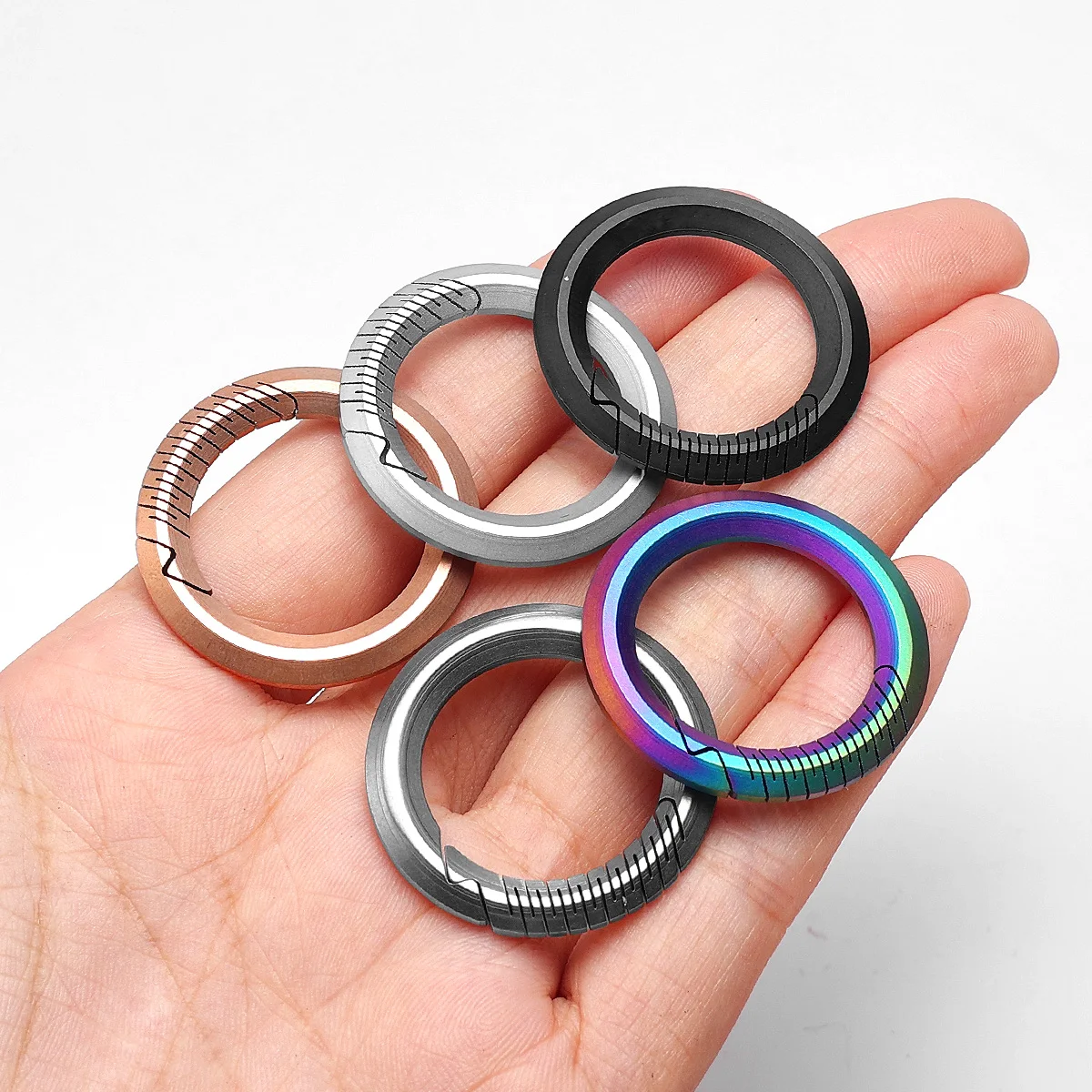 Colorful Titanium Car Key Chain Men Women Luxury Keychain Lightweight EDC Jewelry for Key Ring Holder Buckle Male Gift Wholesale