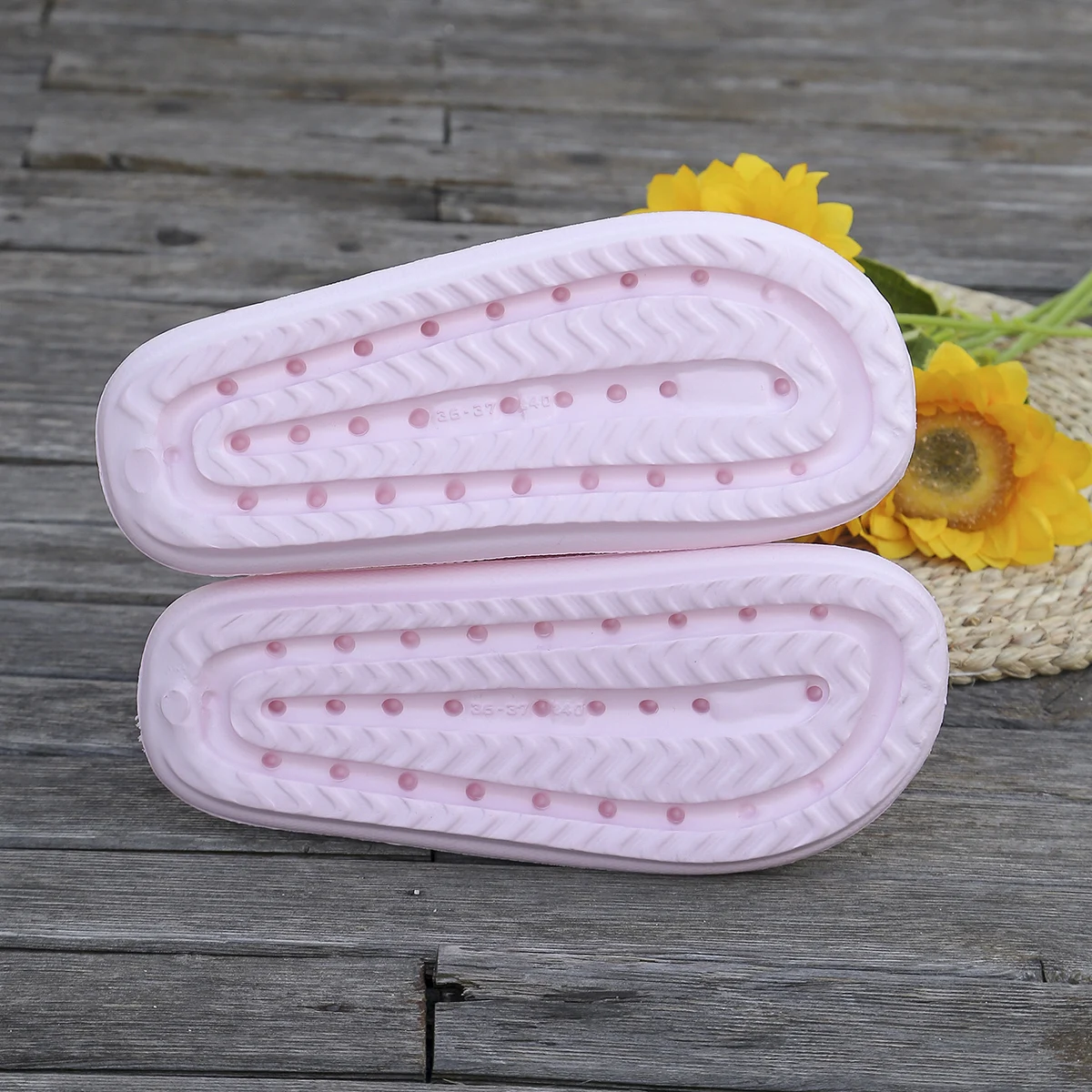 Summer Women Slip-On Slippers Adorable Metallic Bear Bow Decor Slides Vacation Beach Walks Shower Versatile Multi-Color Sandals