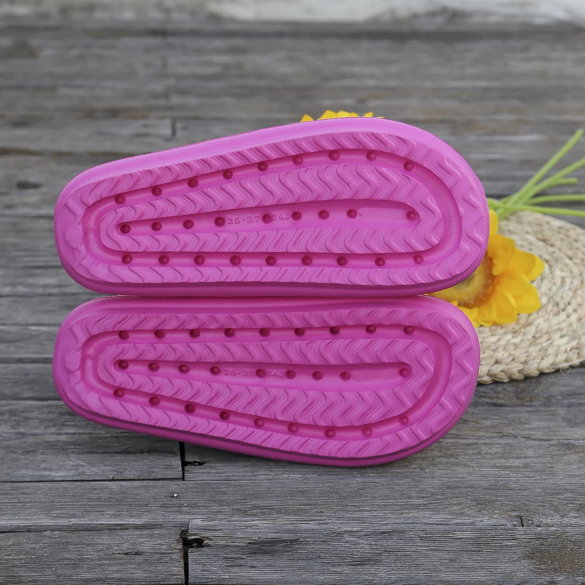 Summer Women Slip-On Slippers Adorable Metallic Bear Bow Decor Slides Vacation Beach Walks Shower Versatile Multi-Color Sandals