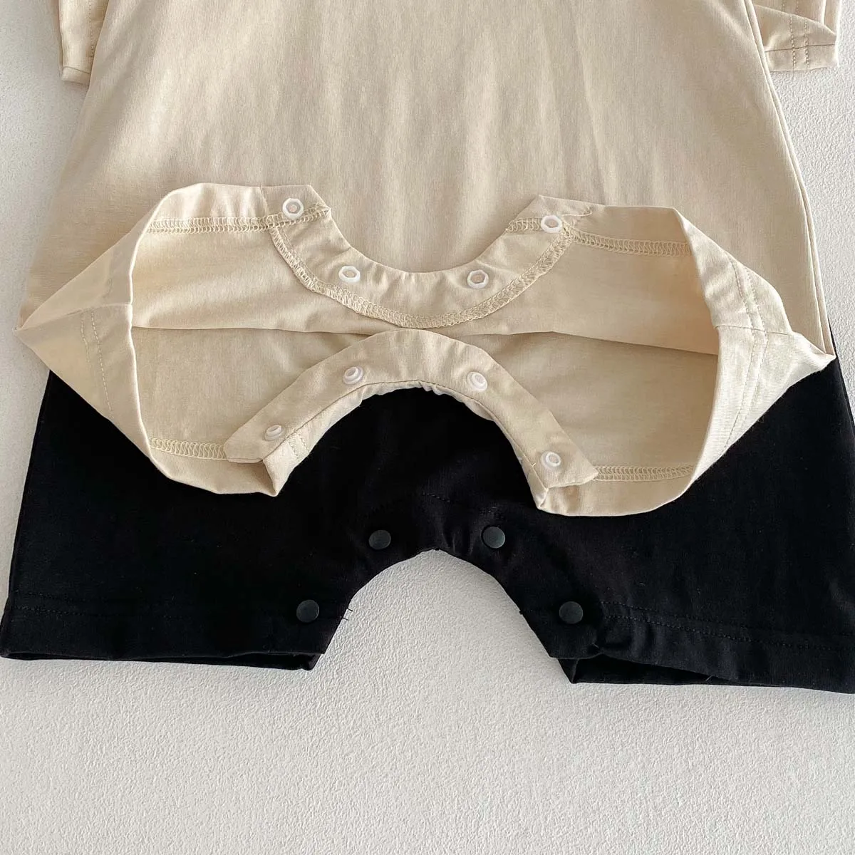 Korean version of summer baby letter printed contrast color short-sleeved jumpsuit, summer baby boy letter short-sleeved jumpsui