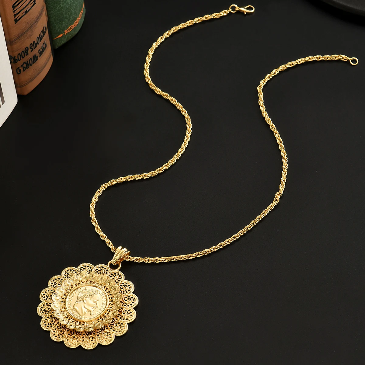An Arab Lady's Necklace With A Gold-Plated Round Pendant In Hip-Hop Style Traditional Wedding Dress Jewelry With Twisted Chain