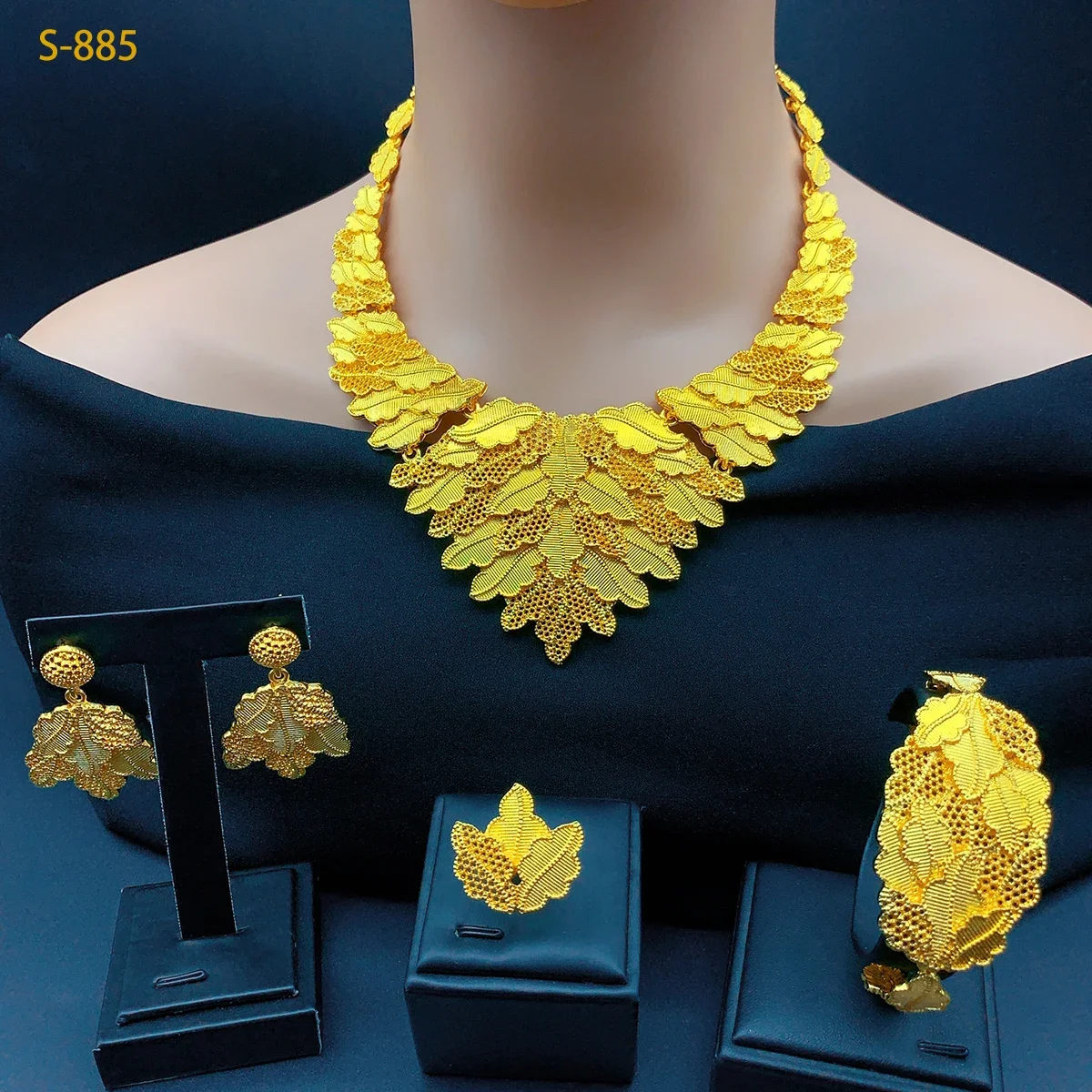 Large Round Pendant 24K Gold Plated Jewelry Set for Women Necklace Earrings Bracelet Ring African Bridal Wedding Party Gifts