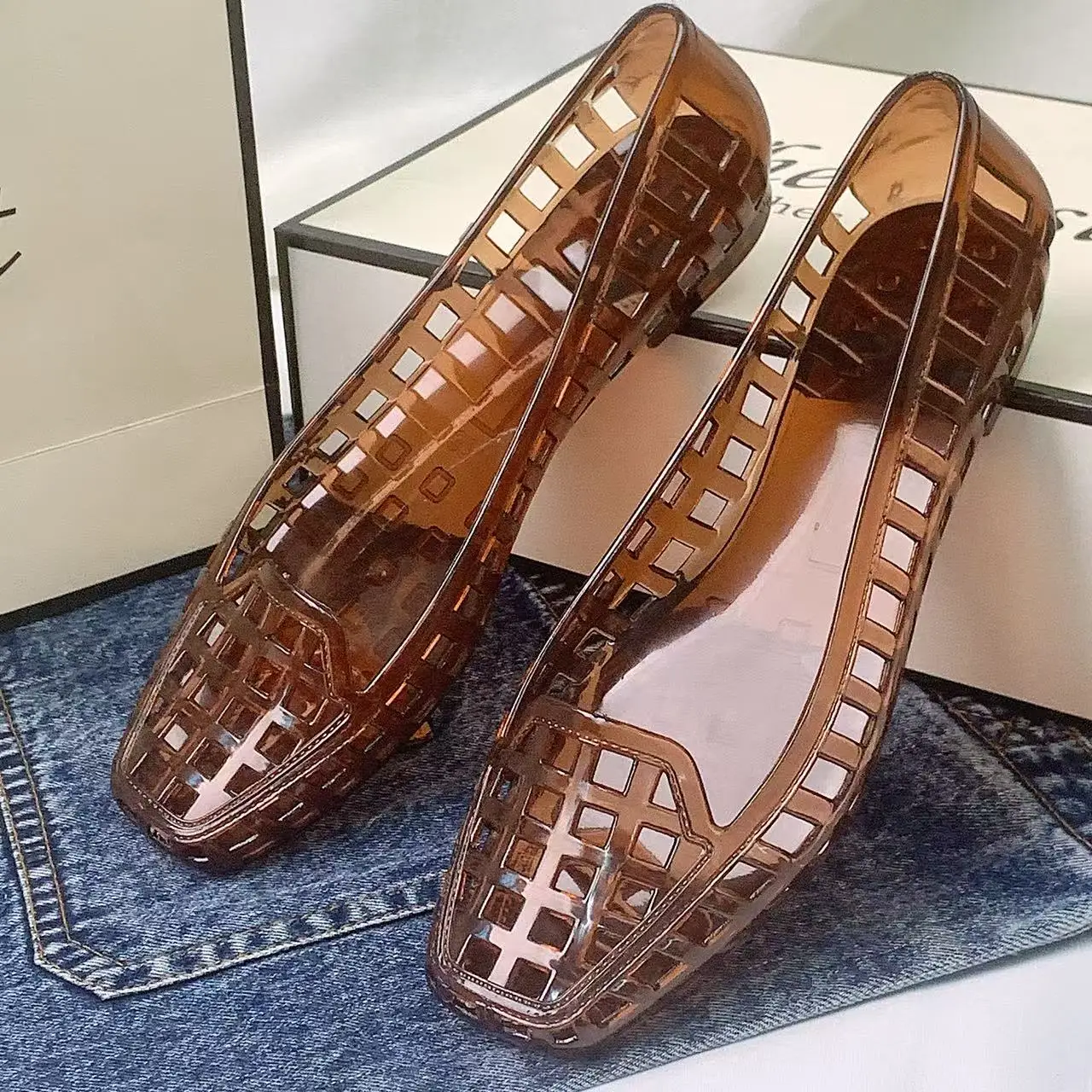 Spring and Summer New Korean Style Transparent Crystal Shoes for Women, Comfortable Closed-Toe Hollow Sandals, Soft and Fashionable Dongdaemun Jelly Shoes, Slip-On Slippers
