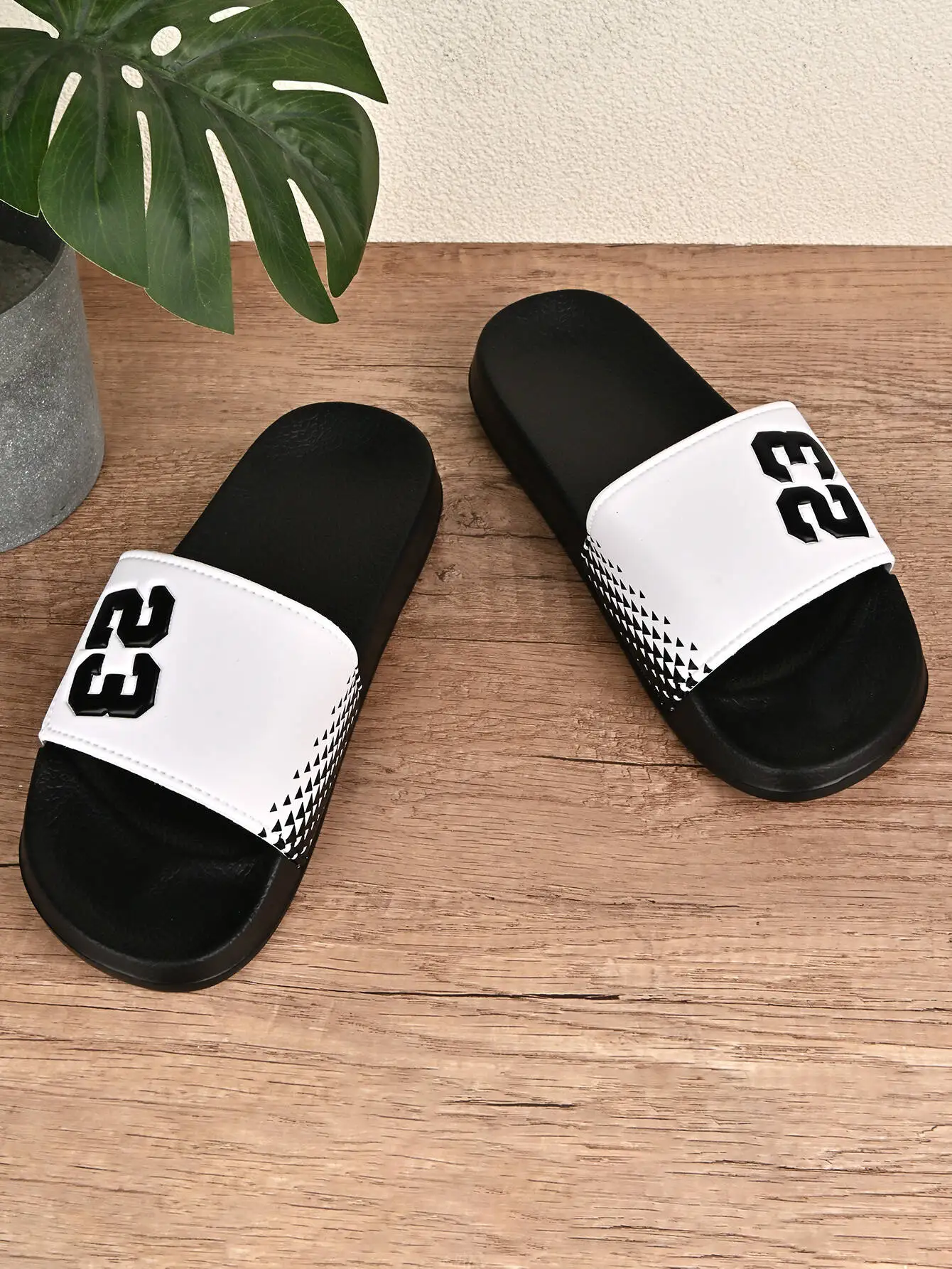 2026 Summer Sandals Women Men Fashion slippers Beach Sandals For Soft Light Slipper Anti-slip High Quality Casual Bedroom shoes