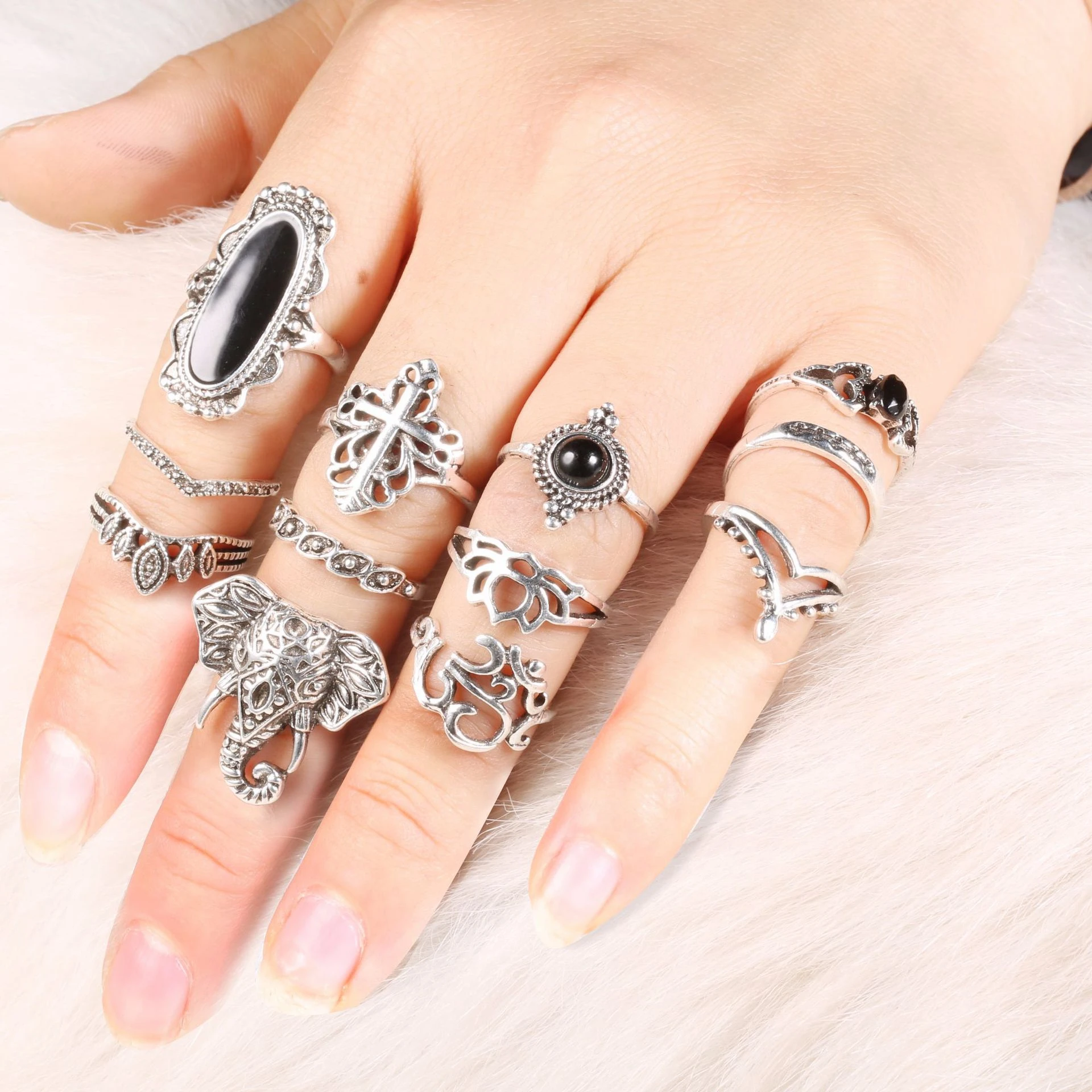 50pcs/Lot Mix Style Vintage Alloy Finger Rings for Women Black Enamel Skull Butterfly Elephant Fake Opal Jewelry Flower Gifts