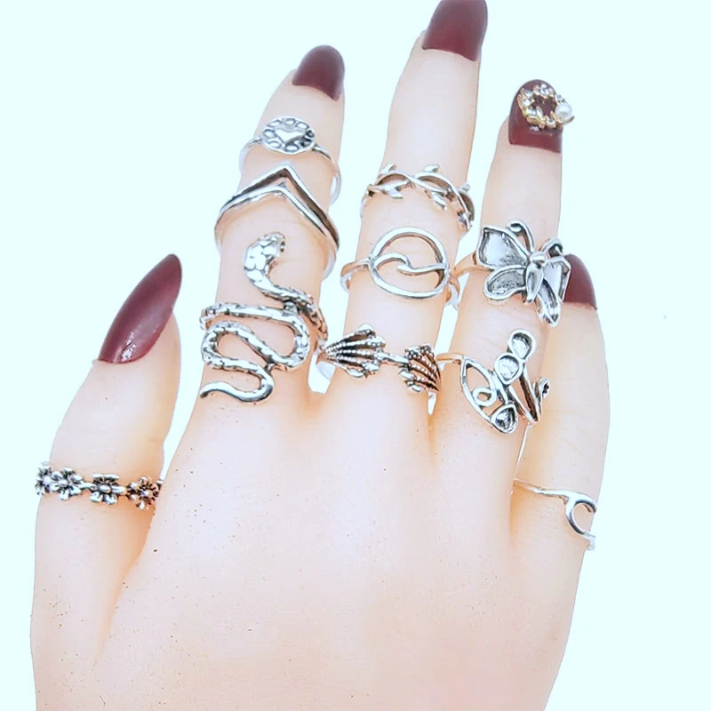 50pcs/Lot Mix Style Vintage Alloy Finger Rings for Women Black Enamel Skull Butterfly Elephant Fake Opal Jewelry Flower Gifts