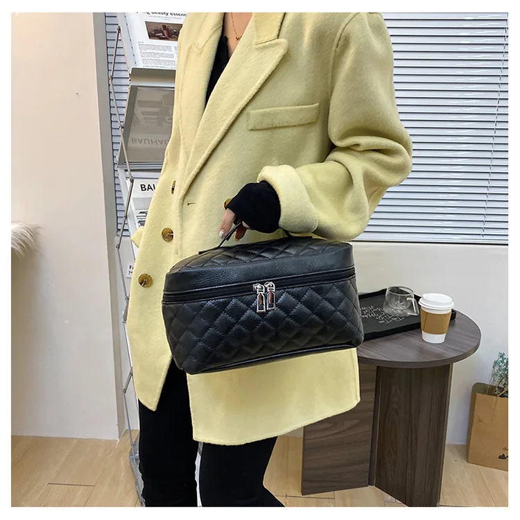 Travel Fashion Makeup Bag Large Capacity Black Handheld PU Embroidery Thread Diamond Grid Toilet Bag Makeup Storage Bag