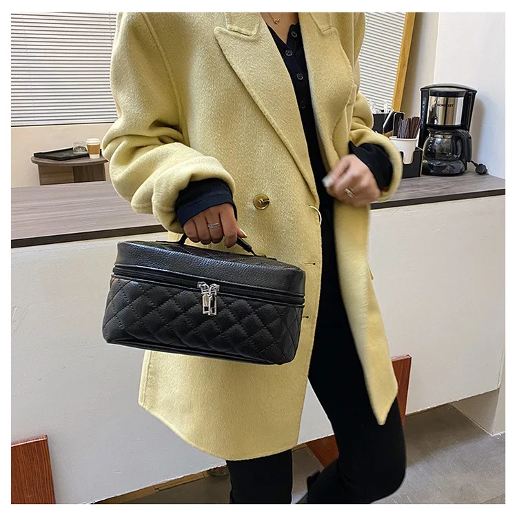 Travel Fashion Makeup Bag Large Capacity Black Handheld PU Embroidery Thread Diamond Grid Toilet Bag Makeup Storage Bag