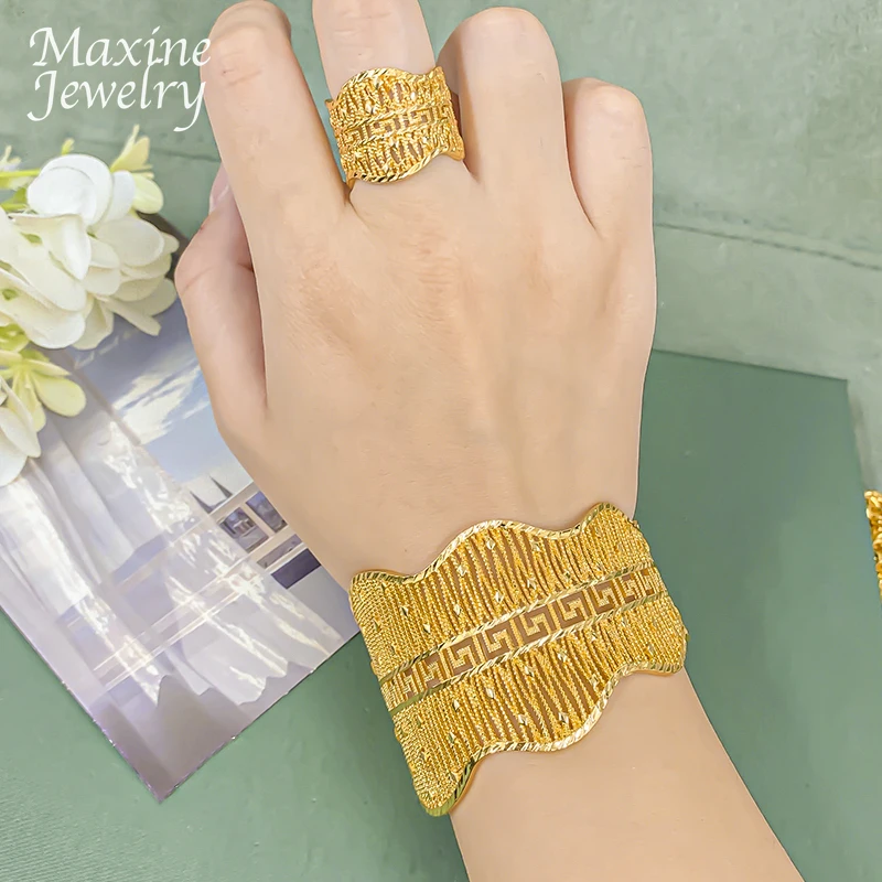 Hollow Classic Bracelet with Ring Set Dubai 18K Gold Plated Jewelry Set for Woman African Bridal Wedding Party Accessories Gifts