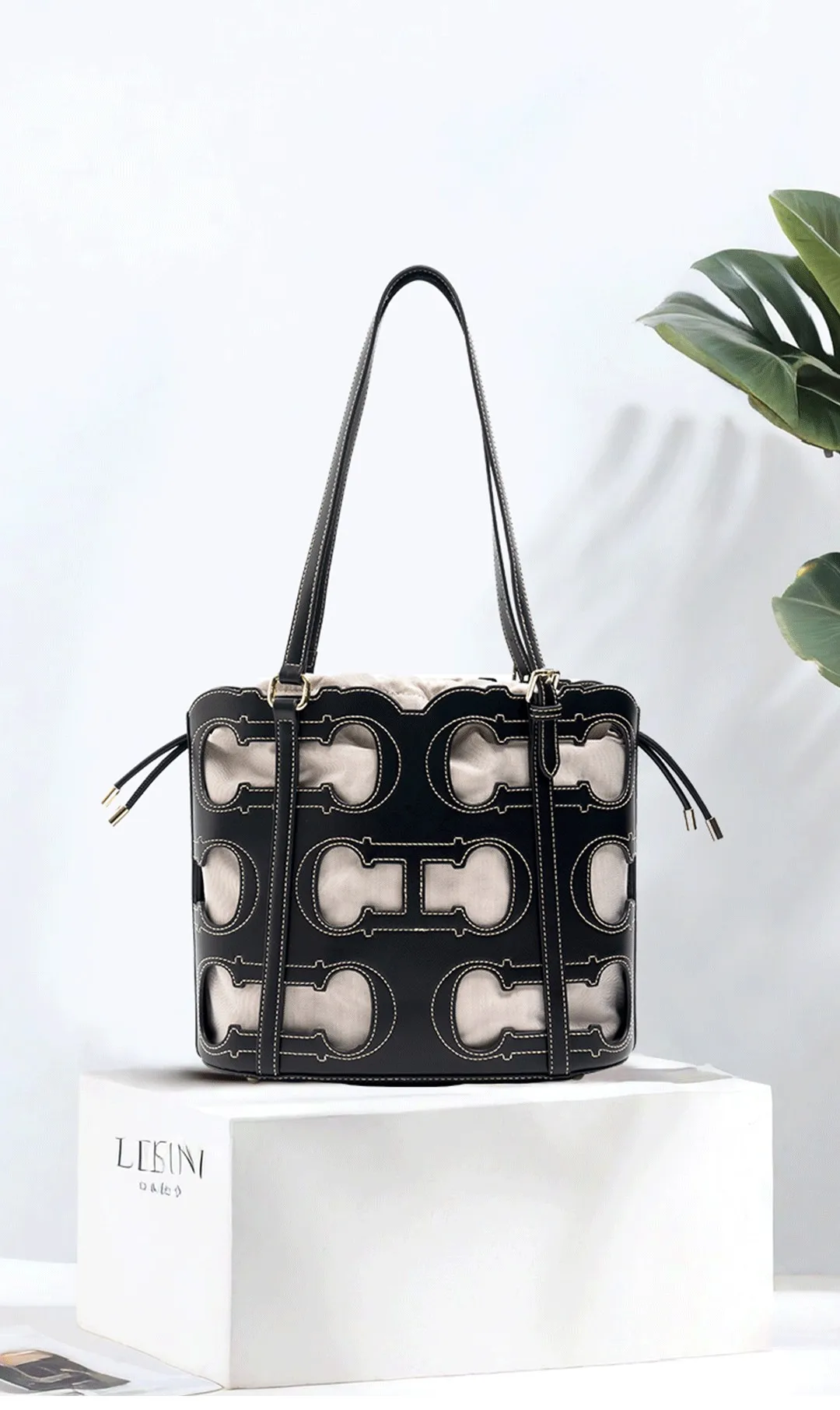 CH High-end Brand Women's Handbag Fashion Hollow 2026 New Large Capacity Simple Shoulder Bag
